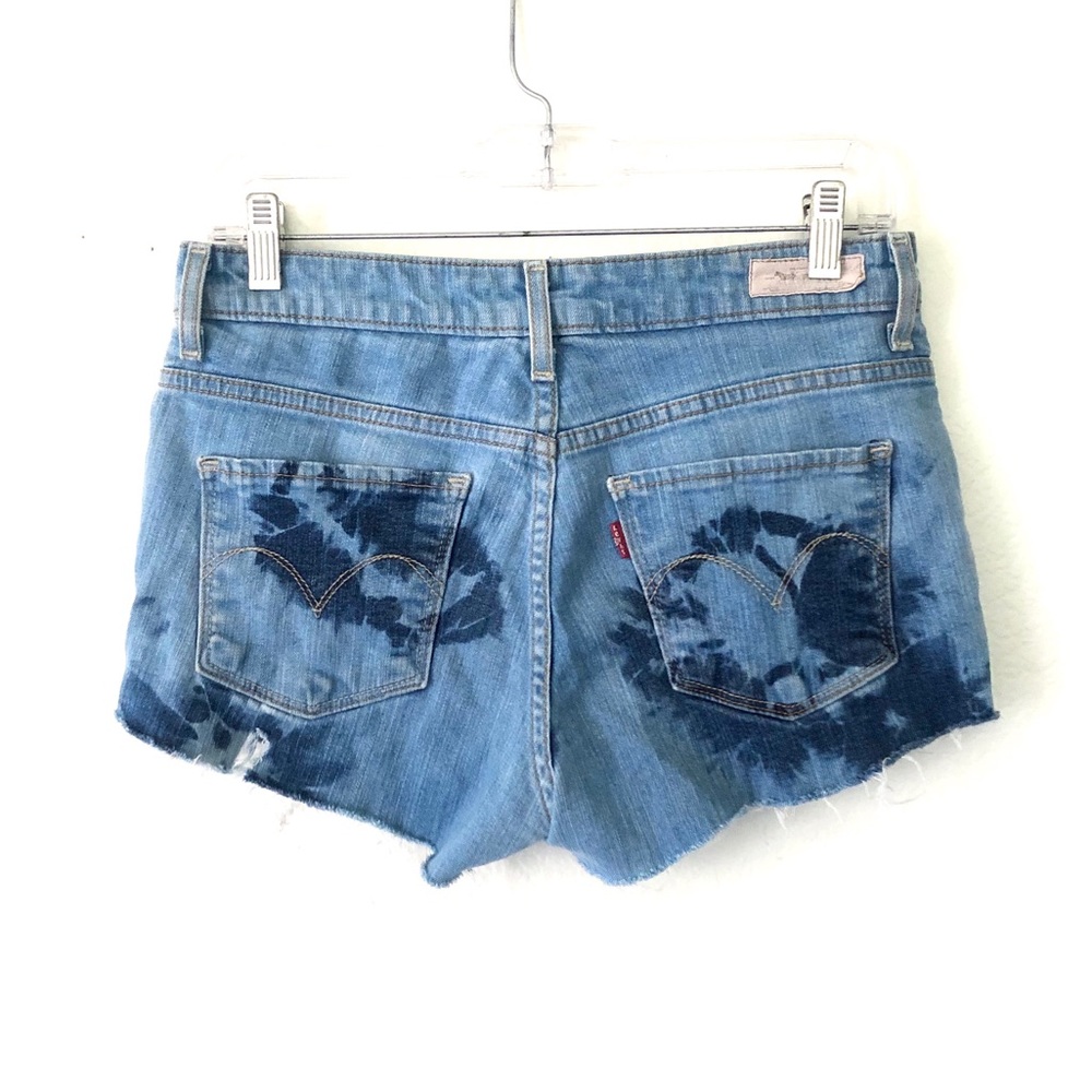 LEVI’S • high rise denim cutoffs • 28W
